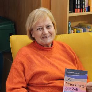 Bruni Gritzner, Bibliotheksmitarbeiterin