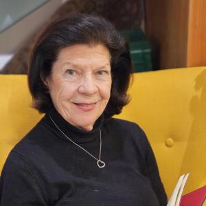 Elke Dullnig, Bibliotheksmitarbeiterin