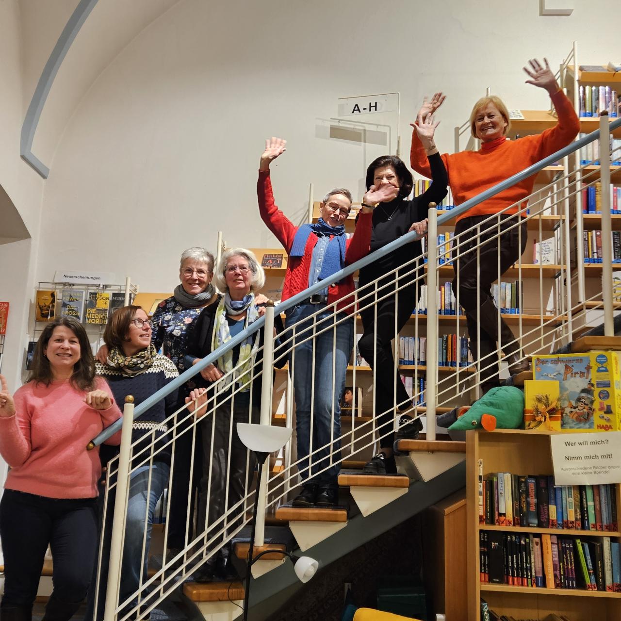 Das Bibliotheksteam freut sich auf Euch